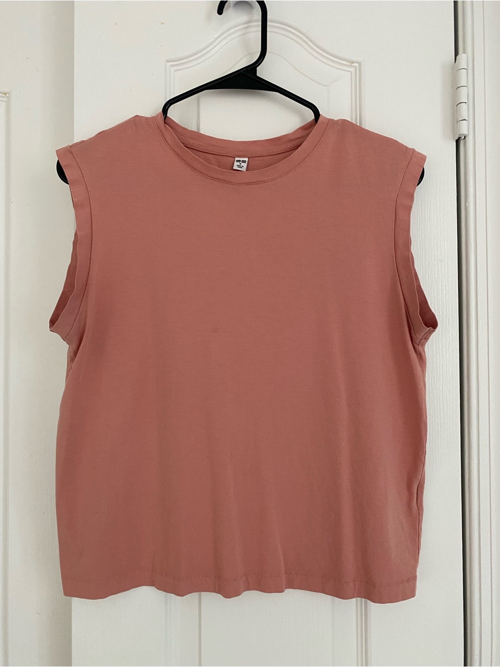 Uniqlo Sleeveless Crewneck Muscle Tee - Rose